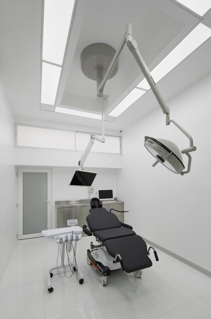 Smiles Peru Dental Implant Surgery Center