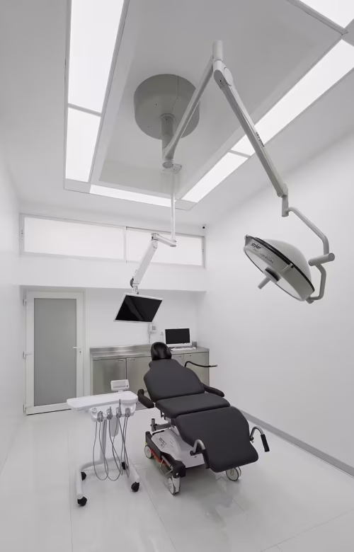 Smiles-Peru-Dental-Implant-Surgery-Center