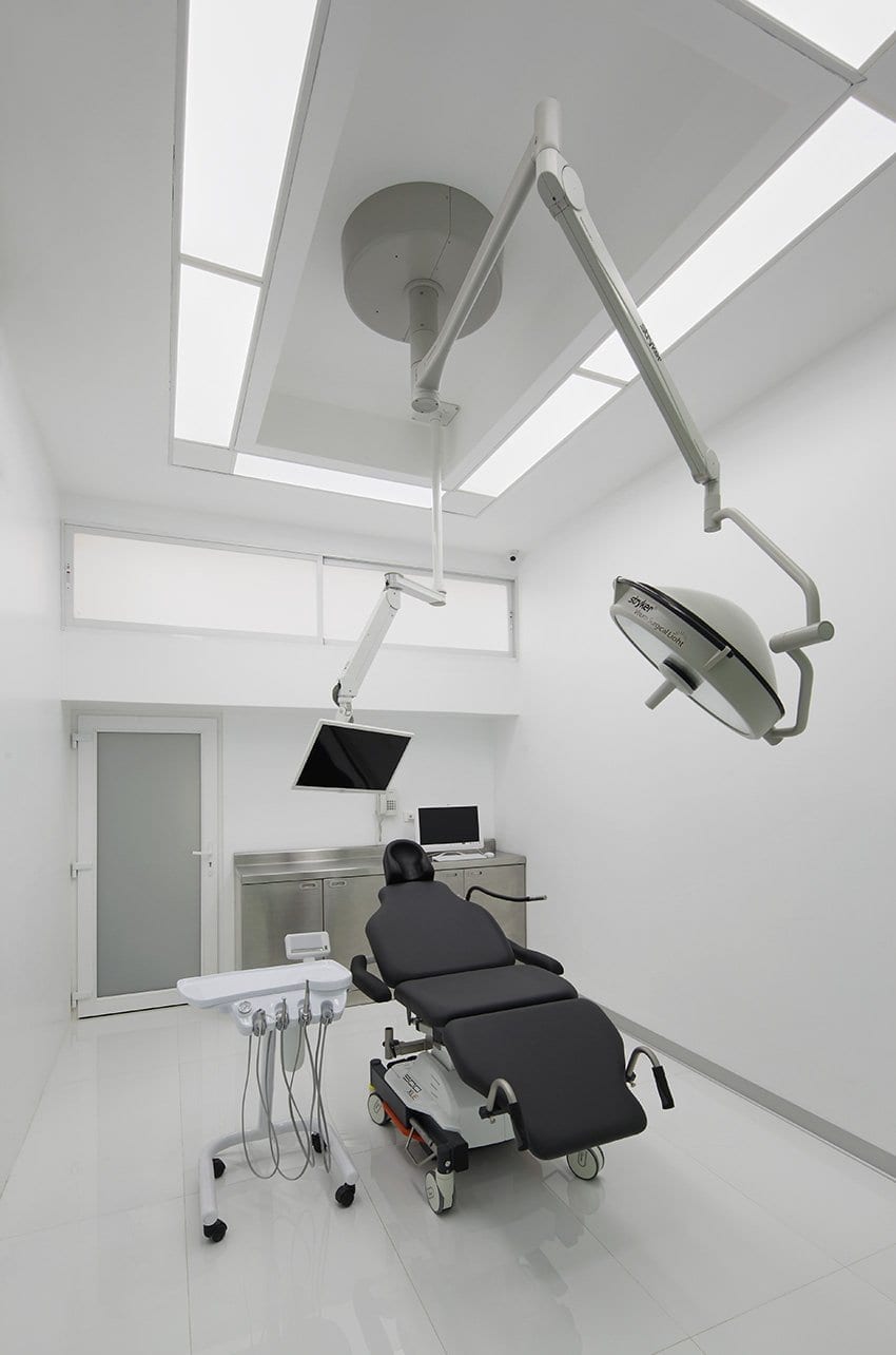 Smiles-Peru-Dental-Implant-Surgery-Center